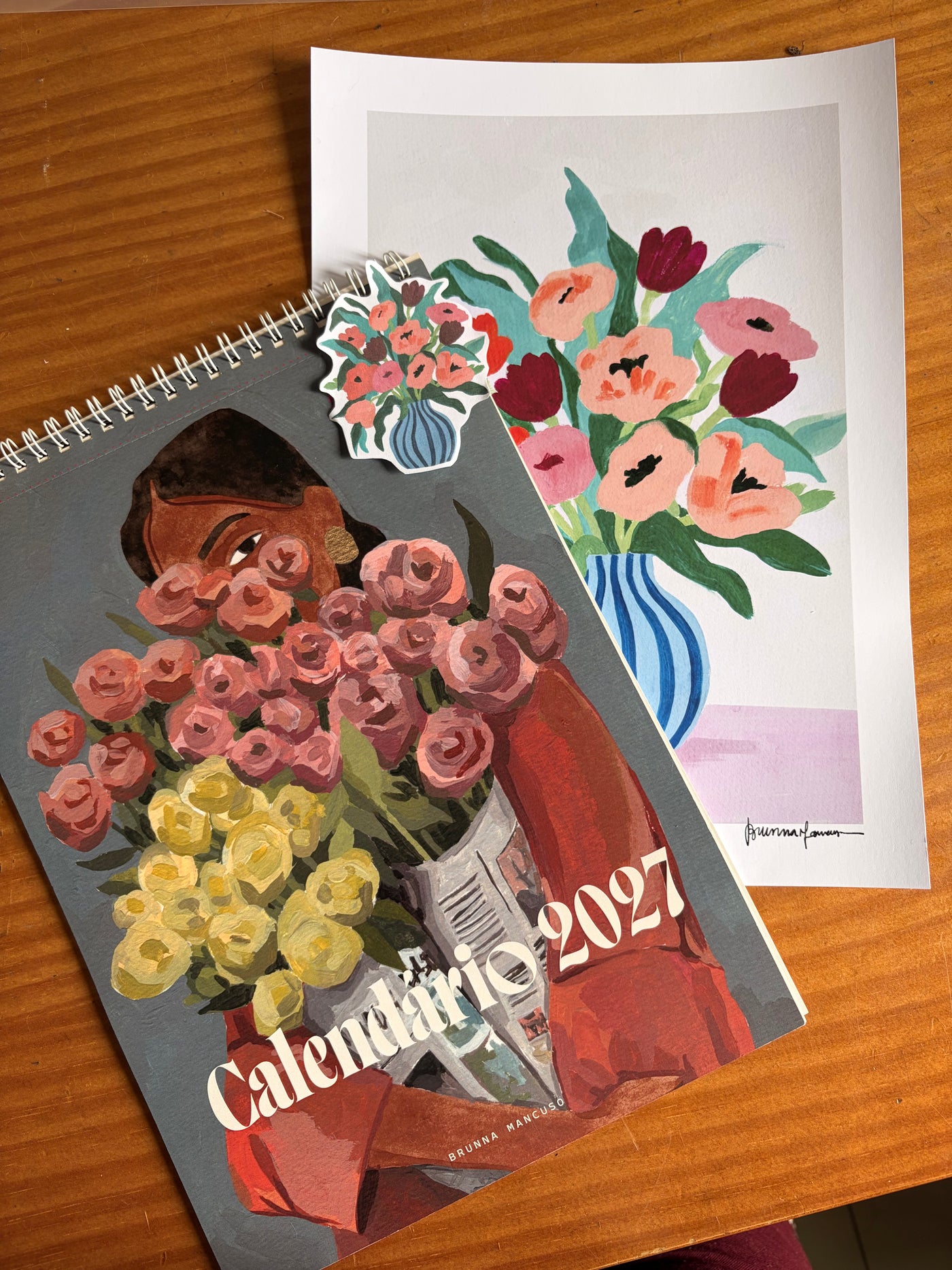 Calendário 2027 de Brunna Mancuso com a print e o adesivo da pré-venda