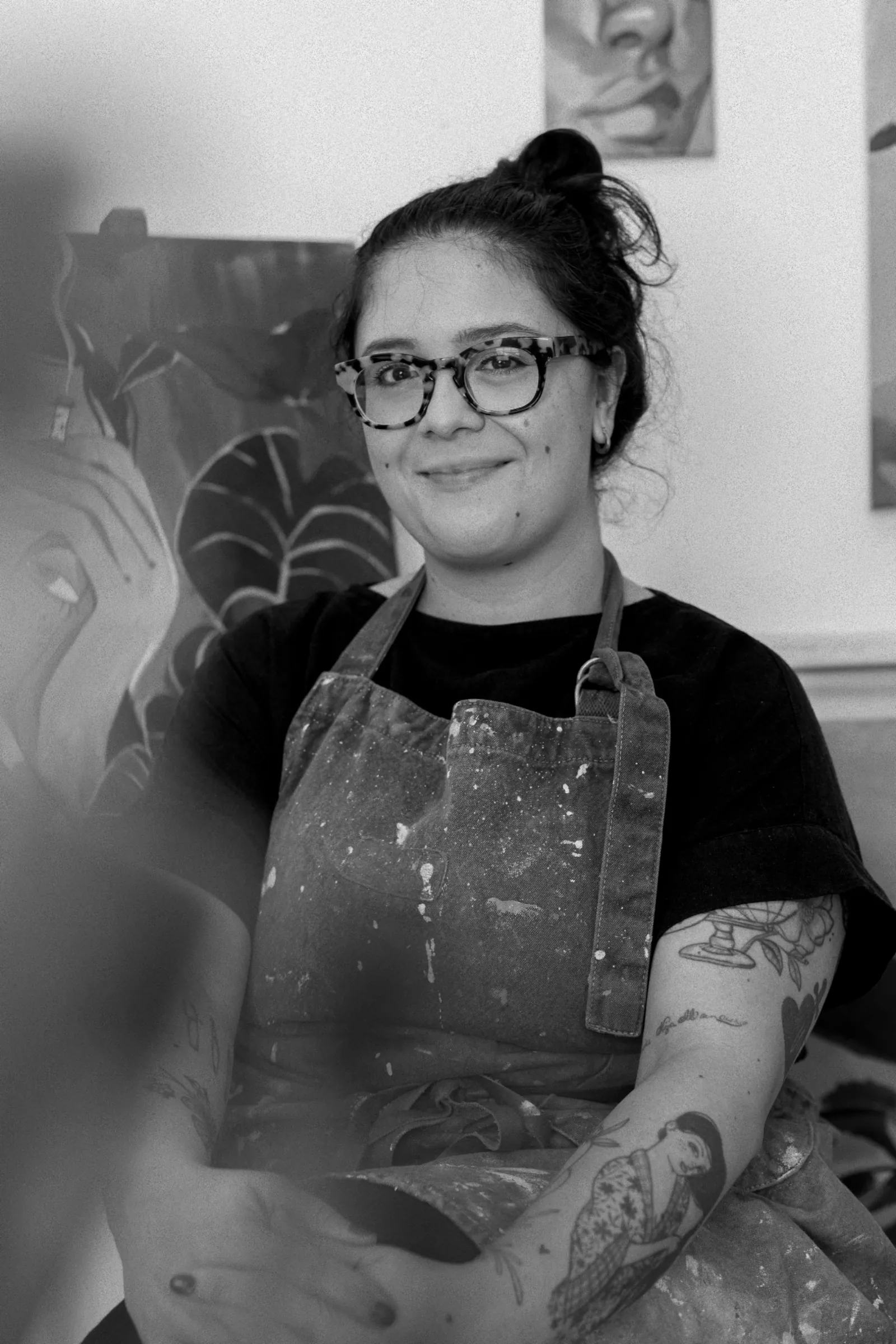 Brunna Mancuso em seu ateliê